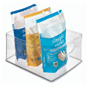 Das iDesign Kühlschrank-Set MINI (5-teilig) fasst drei aufrecht stehende, wiederverschließbare Beutel mit Bio-Rohrohrzucker in blau-gelber Verpackung.