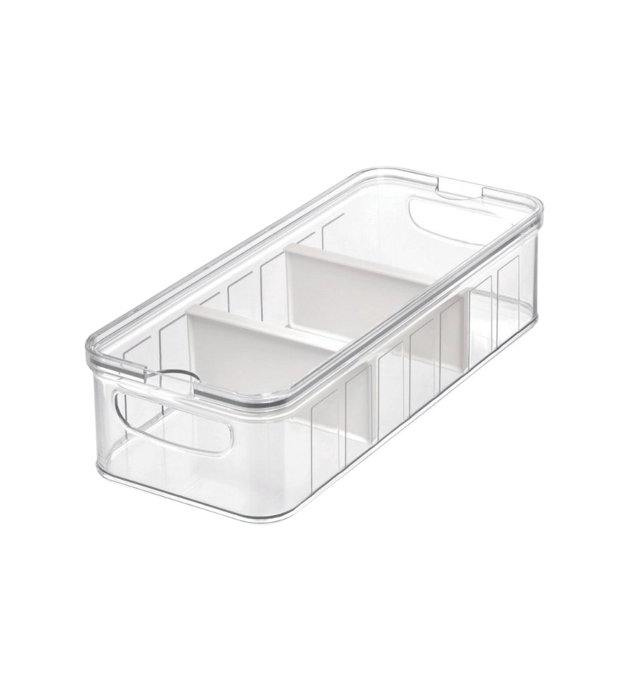 Der iDesign CRISP - Aufbewahrungsbehälter mit Trennwand KLAR - Gross ist ein rechteckiger, transparenter Behälter mit zwei Griffen und weißer Trennwand, ideal zur Organisation im Schrankeinsatz oder als übersichtliches Gewürzregal.